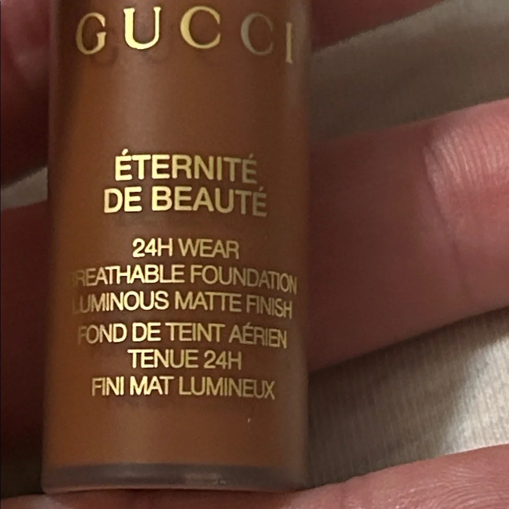Gucci Éternité de Beauté‎ Foundation - Deep Full Coverage Shade 2354